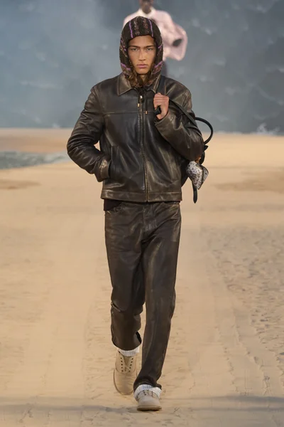 Look 76